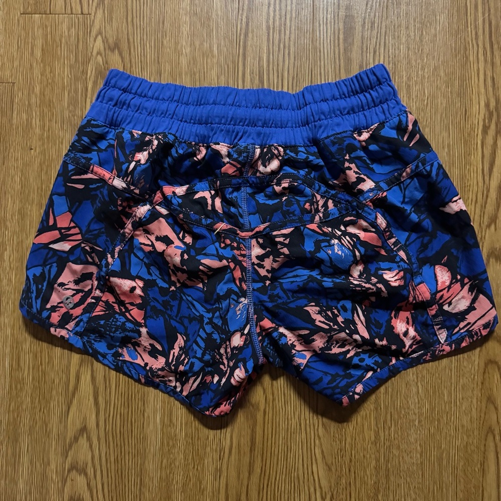 Lululemon Tracker Short Size 6 - Picture 2 of 4